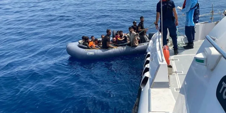 Ayvacık açıklarında 18 kaçak göçmen yakalandı