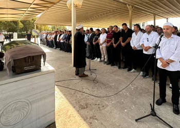 Köksal Toptan’ın kız kardeşi Semra Tuna son yolculuğuna uğurlandı