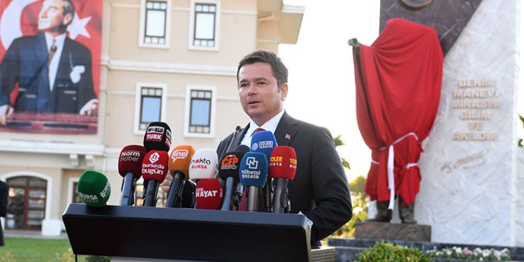 Osmangazi, Zafer Bayramı’nı Atatürk Anıtı ile taçlandırdı