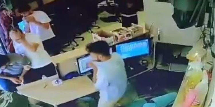 25 gün kala askerden kaçtı, askeri oyun oynarken yakalandı