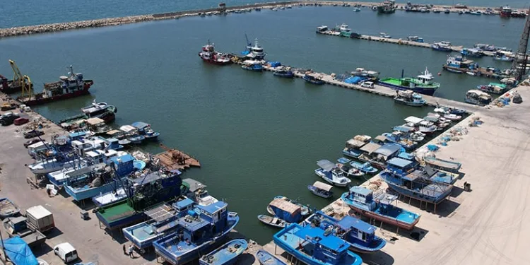 Mersin’de balıkçılar av sezonuna hazırlanıyor