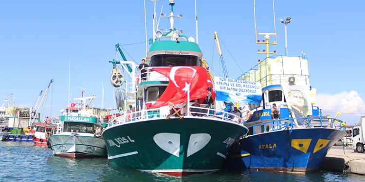 İzmir’de balıkçılar ‘Vira Bismillah’ dedi