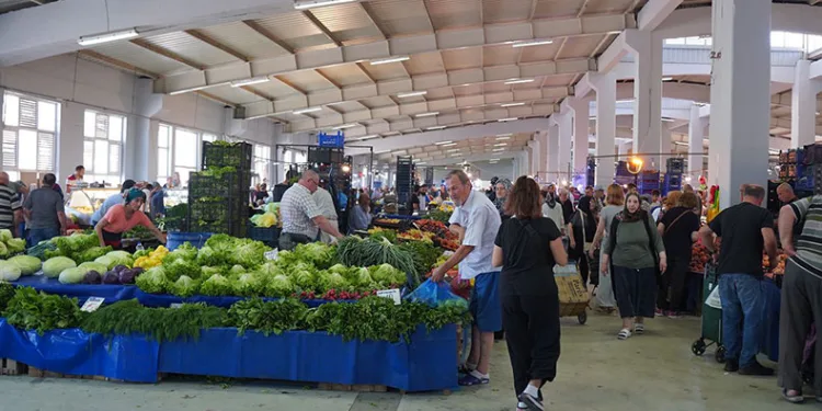 Orhangazi Belediyesi Kapalı Pazaryerini Yenileyerek Hizmete Sundu