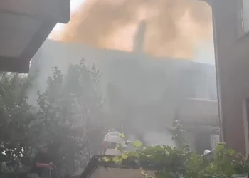 Müştemilatta başlayan yangın eve sıçradı