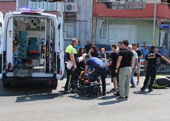 Ters yönden çıktı, motosiklete çarpıp kaçtı