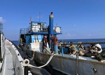 Balıkçı teknesinde 120 düzensiz göçmen yakalandı