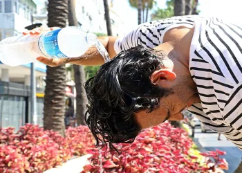 Sıcak havalarda her gün en az 2-2,5 litre sıvı tüketilmeli