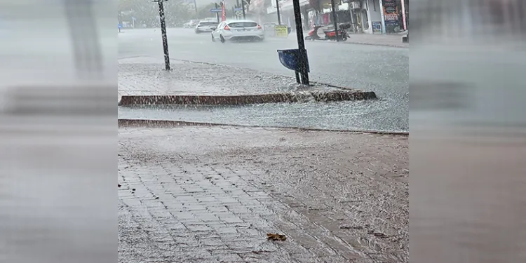 Karadeniz Ereğli’de aniden bastıran yağmur zor anlar yaşattı