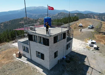 Duman avcıları 29 kuleden Denizli’nin ciğerlerini koruyor