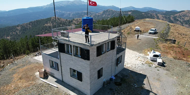 Duman avcıları 29 kuleden Denizli’nin ciğerlerini koruyor