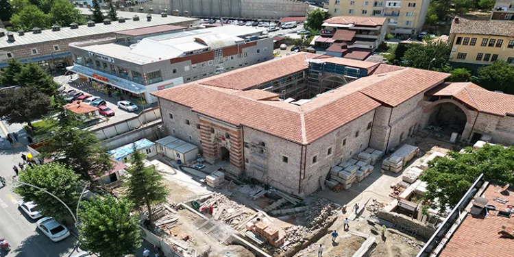 Gök Medrese yeniden ayağa kalkıyor