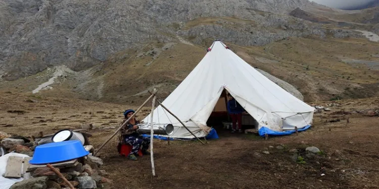 Göçebe hayatların çadırda yaşam mücadelesi