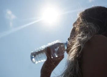 Kavurucu sıcakta aşırı su içmek tehlikeli