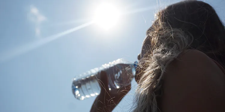 Kavurucu sıcakta aşırı su içmek tehlikeli