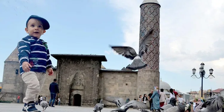 “Sıcak havalarda bol, hafif ve açık renkli giyinin”