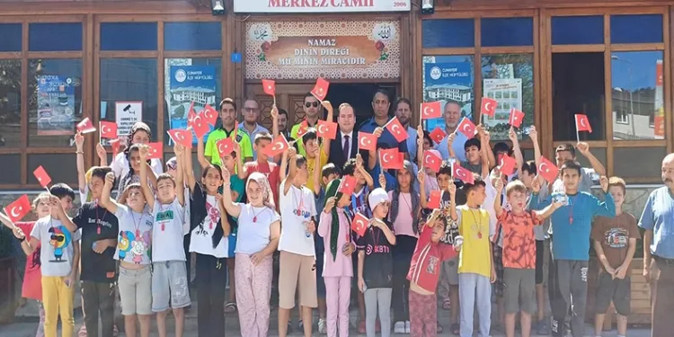 Polisten öğrencilere trafik eğitimi