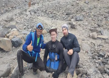 Bedensel engelli Rus dağcı, Ağrı Dağı zirvesine tırmandı