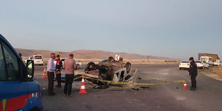 Cenaze yolunda feci kaza: 4 ölü, 2 yaralı