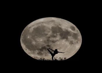 Van’da ‘Süper Mavi Ay’ görsel şölen sundu