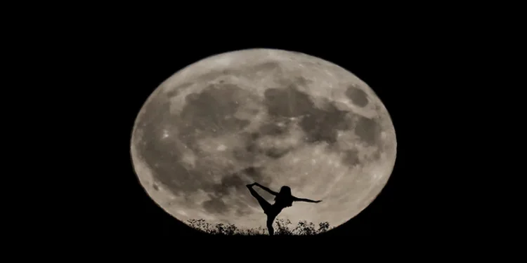 Van’da ‘Süper Mavi Ay’ görsel şölen sundu