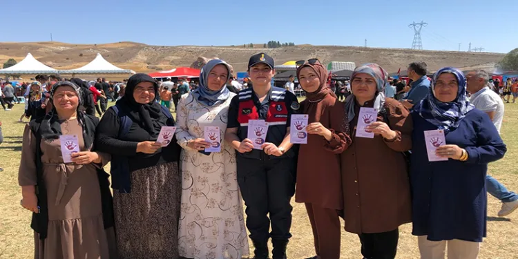 Köyde kadınlara KADES anlatıldı