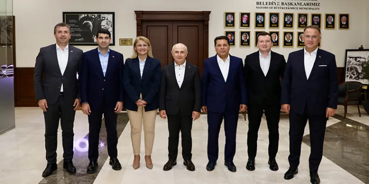 CHP’li 3’üncü bölge belediye başkanları Büyükçekmece’de buluştu