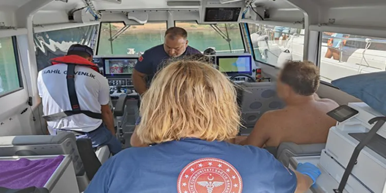Teknede yaralanan vatandaşa Sahil Güvenlikten tıbbi tahliye