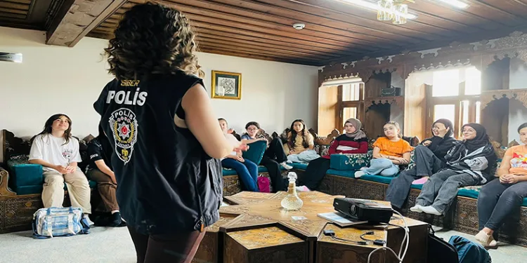 Kütahya’da öğrencilere siber güvenlik, teknoloji bağımlılığı eğitimi