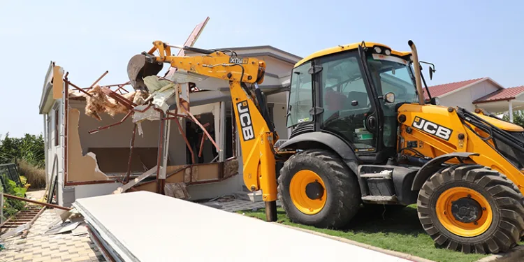 Menderes’te hobi bahçeleri yıkılıyor