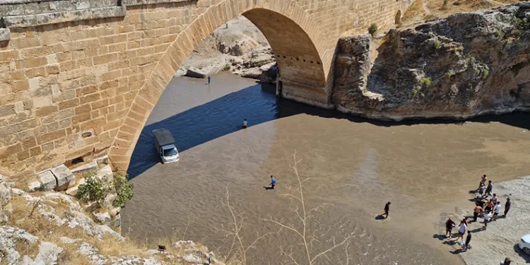 HES kapakları piknikçileri mahsur bıraktı