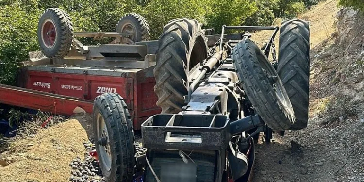 Tarla dönüşü traktör devrildi: 1’i ağır 6 yaralı