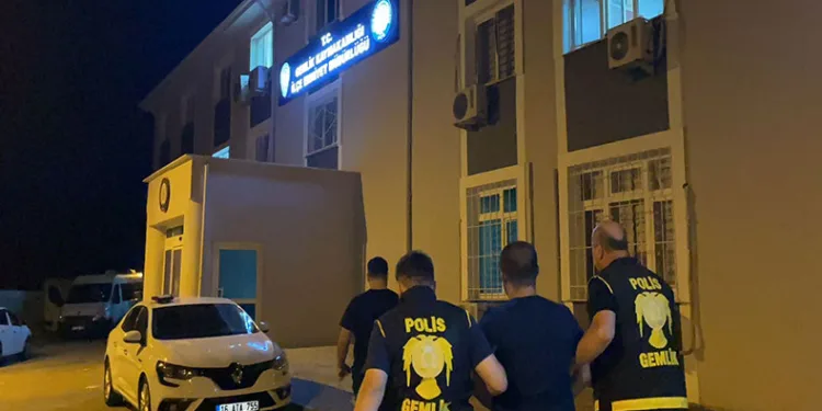 Bursa’da 3 kişiyi silahla yaralayan zanlı yakalandı