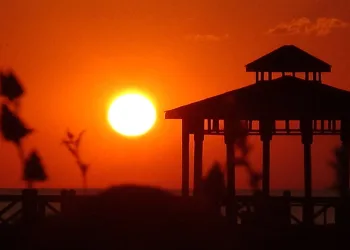 Van Gölü sahillerinde eşsiz gün batımı