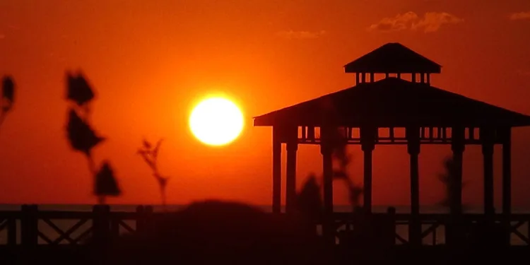 Van Gölü sahillerinde eşsiz gün batımı