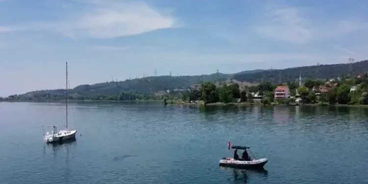 Fosil yakıtlı teknelerle Sapanca Gölü’ne girenlere ceza yağdı