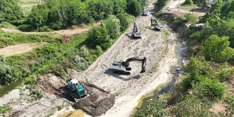 Kuruyan derede ıslah çalışması