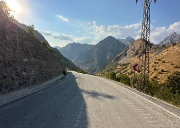 Irak sınırında istinat duvarı çalışması devam ediyor