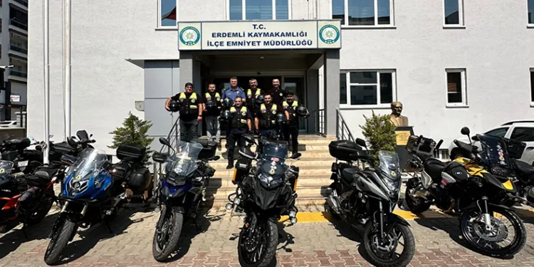 Motosiklet tutkunları kask kullanımına dikkat çekti