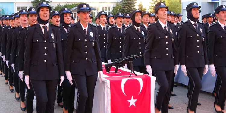 Yozgat POMEM’de 276 kadın polis adayı mezun oldu