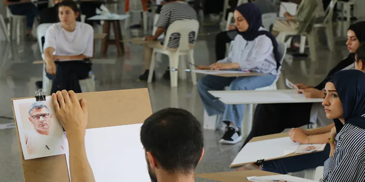 Atış pozuyla gündem olan Yusuf Dikeç sınav sorusu oldu