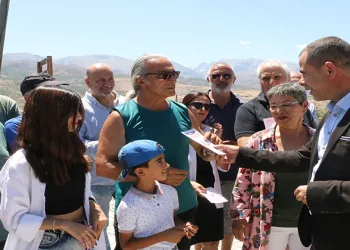 Köylerde keneye karşı vatandaşlar bilgilendiriliyor