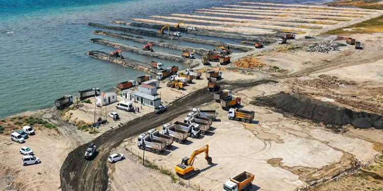 Van Gölü dip çamuru temizliğinin iki etabı tamamlandı