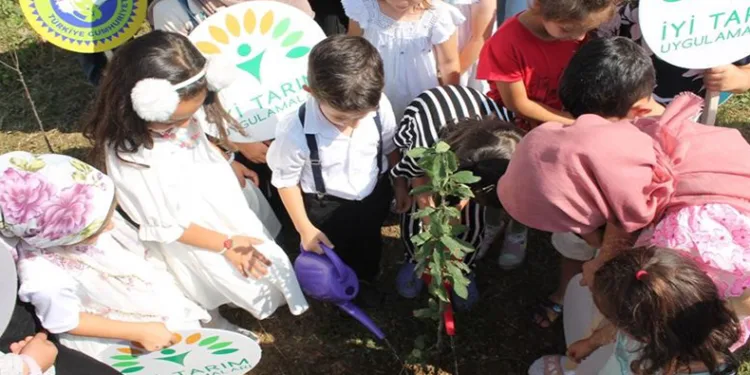 Çocuklara organik ve iyi tarım uygulamaları öğretildi