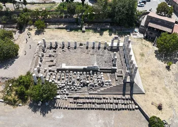 Apollon Smintheus Tapınağı’nda 1700 yıllık mezar bulundu