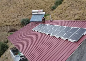 10 yıldır elektriğini kendisi üretiyor