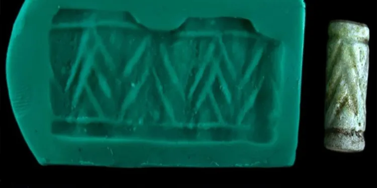 4 bin yıl öncesine ait silindir şeklinde mühür