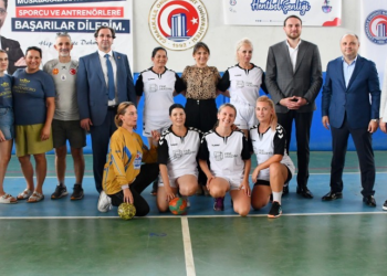 ÇOMÜ’de Uluslararası Veteran Hentbol Şenliği tamamlandı