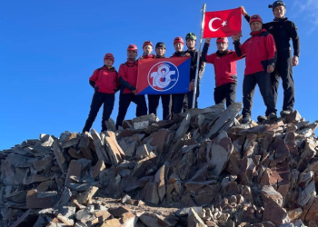 JAK Timlerinden Erciyes’e zirve tırmanışı
