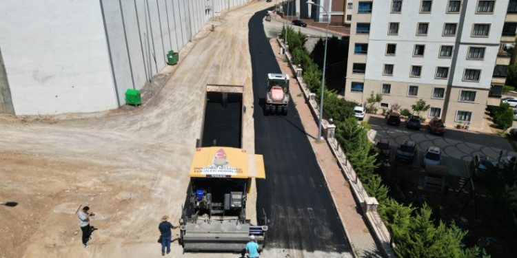 Kahramanmaraş’ta asfalt seferberliği sürüyor