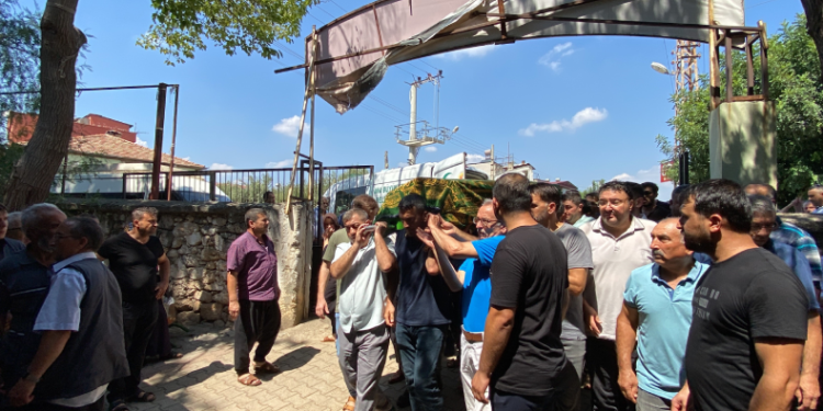 Su kuyusunda ölen kişi toprağa verildi